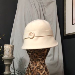 Women’s Cream colored dress hat